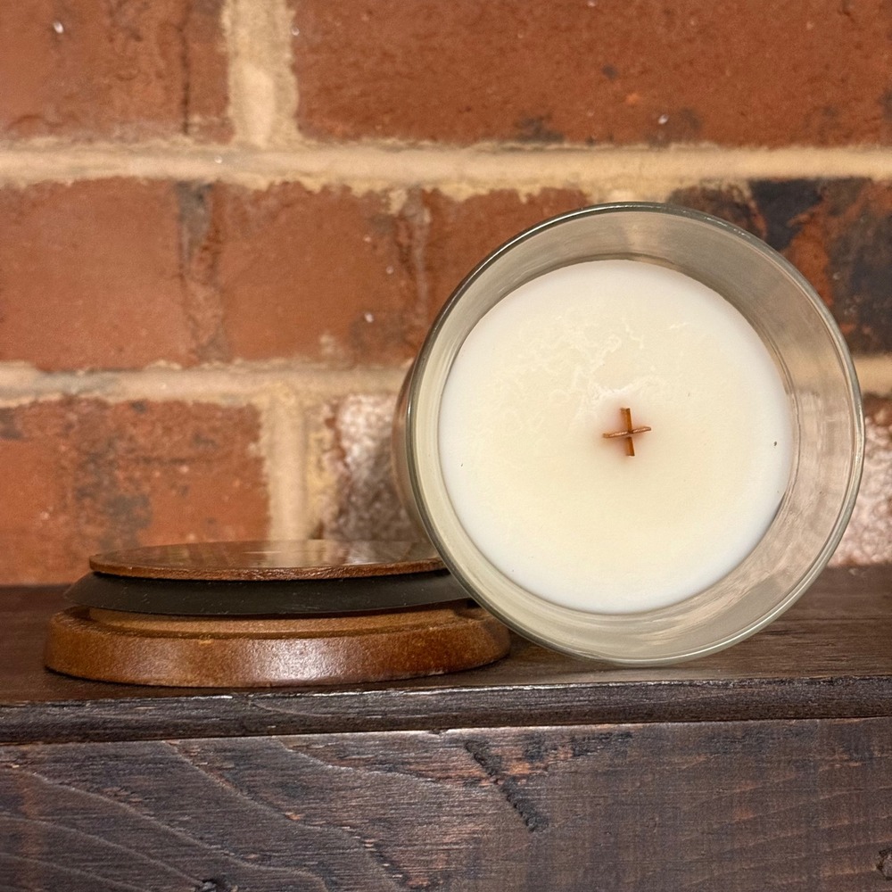 WoodWick Island Coconut Scented Candle 9.7oz Hourglass Jar CrackleWood Wick RARE - Picture 2 of 4